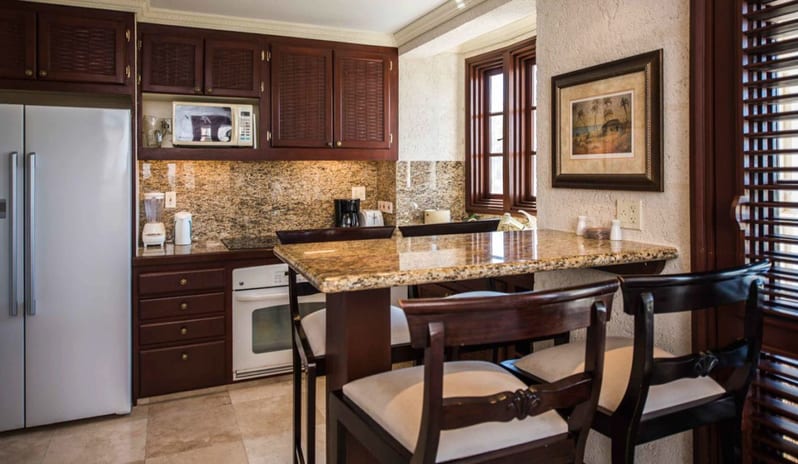 ONE BEDROOM OCEAN VIEW SUITE KITCHEN
